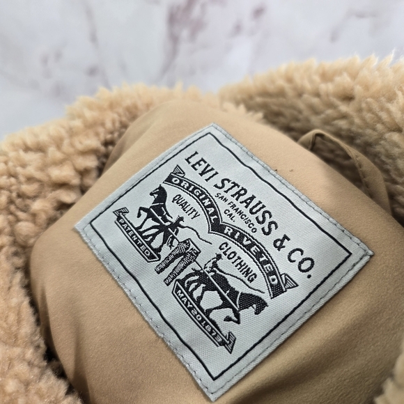 Levis Coat Womens Small Tan Beige Teddy Sherpa Fuzzy Mock Neck Assymetric - Picture 3 of 13